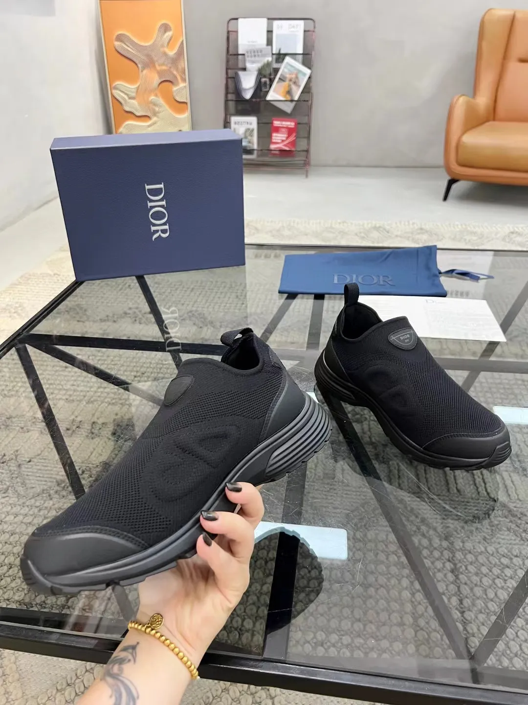Men's Shoes💰P460💰【DIOR】Dior's new B30 low-top sneakers✅ are carefully made of gray mesh fabric and white technical fabric, decorated with reflective "CD30" graphic logo, and "DIO~B30" and "CD30" logos on the heel and tongue. An extra-light, sculpted rubber sole with signature accents adds style, while internal stretch details create ideal comfort. It can be matched with various casual styles to show a fashionable and modern sports style. Code number: 38-44 (45 can be customized)